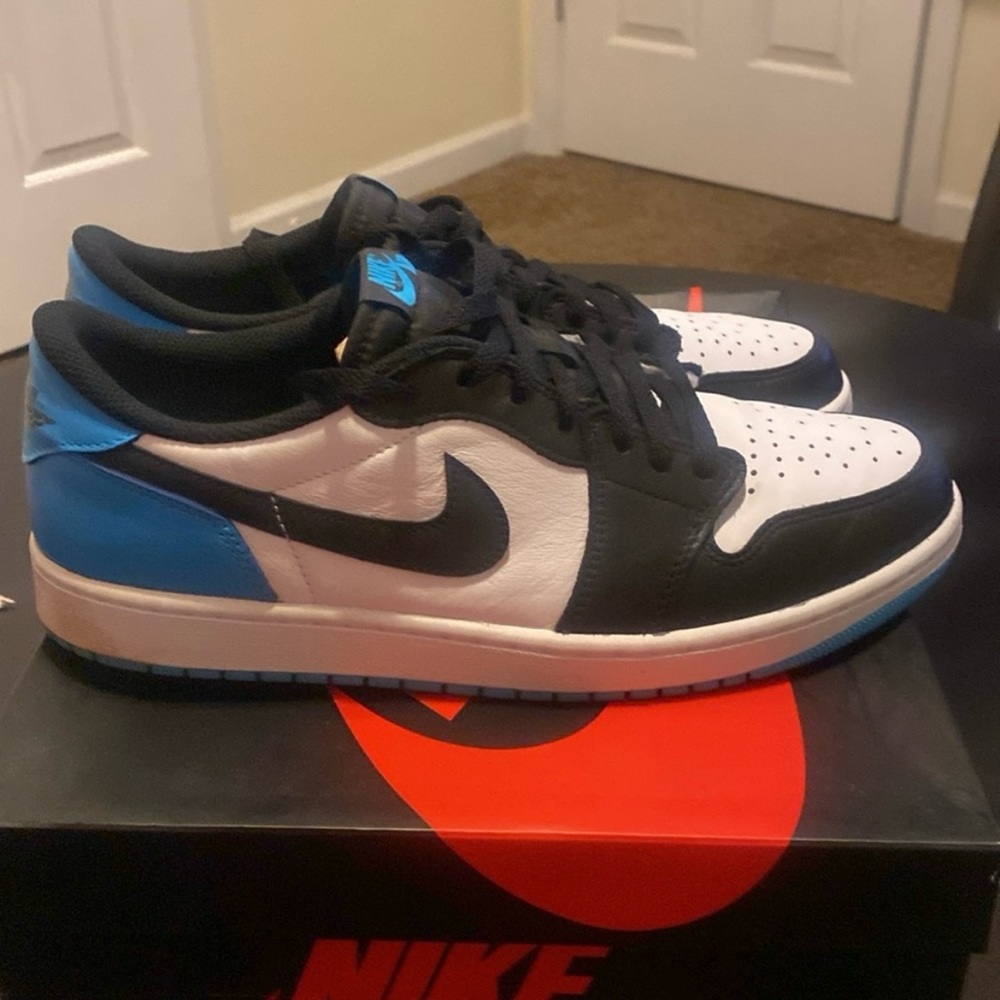 Air Jordan 1 Low OG UNC Black Toe Dark Powder Blue Size 12